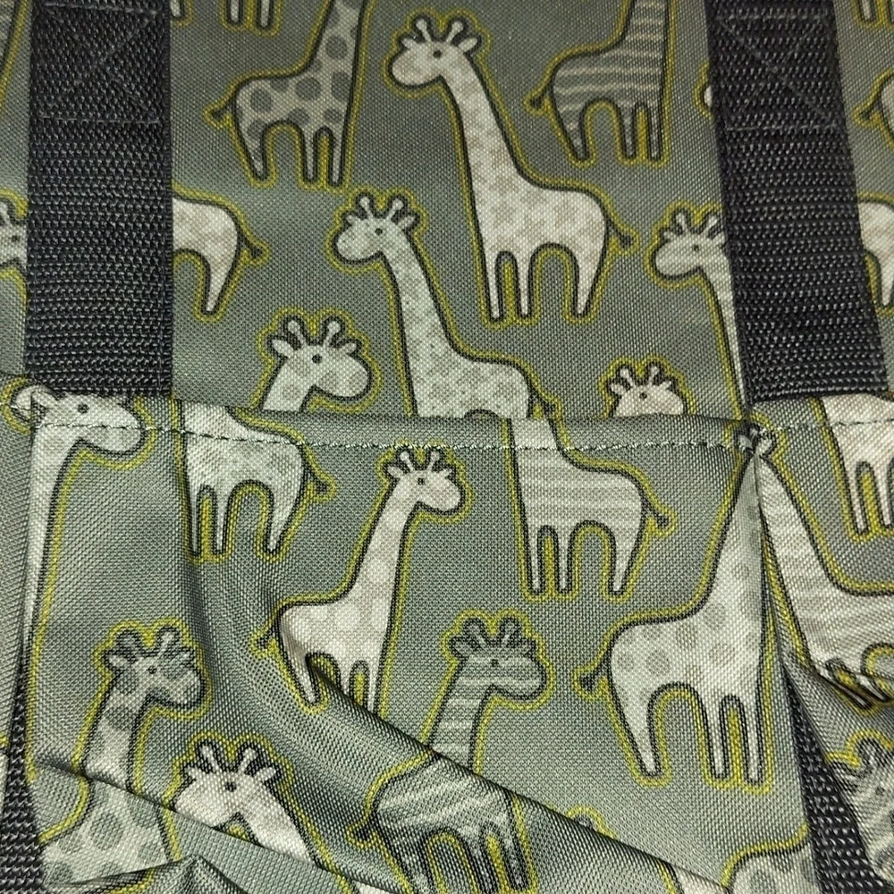 Go Go giraffe utility tote by Thirty-one